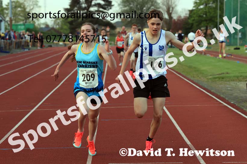 The 1500 metres, 2025 NEGP No. 1, Monkton Stadium, Jarrow. Photo: David T. Hewitson/Sports for All Pics